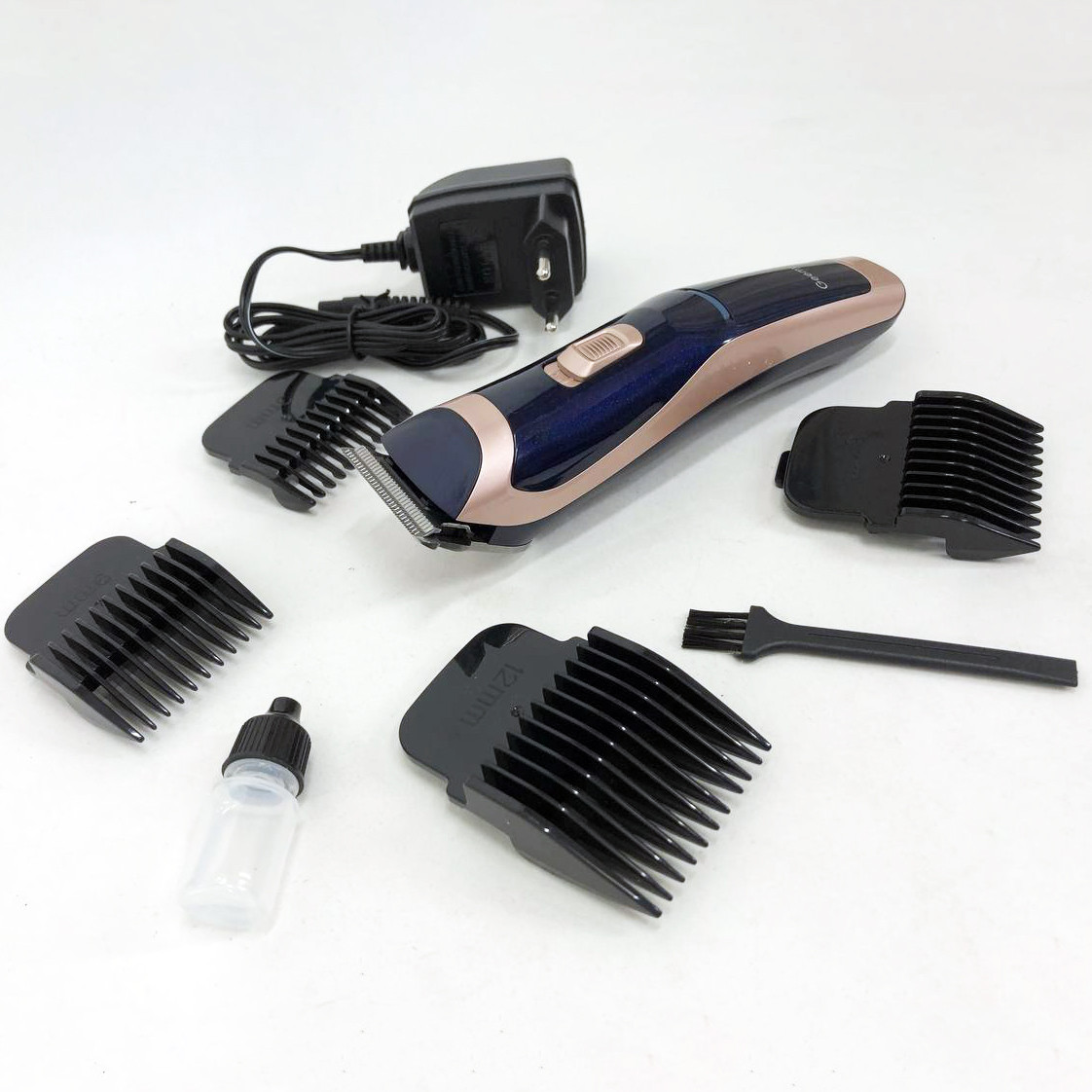 Бритва для бороди Gemei GM-6005, Чоловічий набір для стрижки волосся акумуляторний YC-17, фото 1