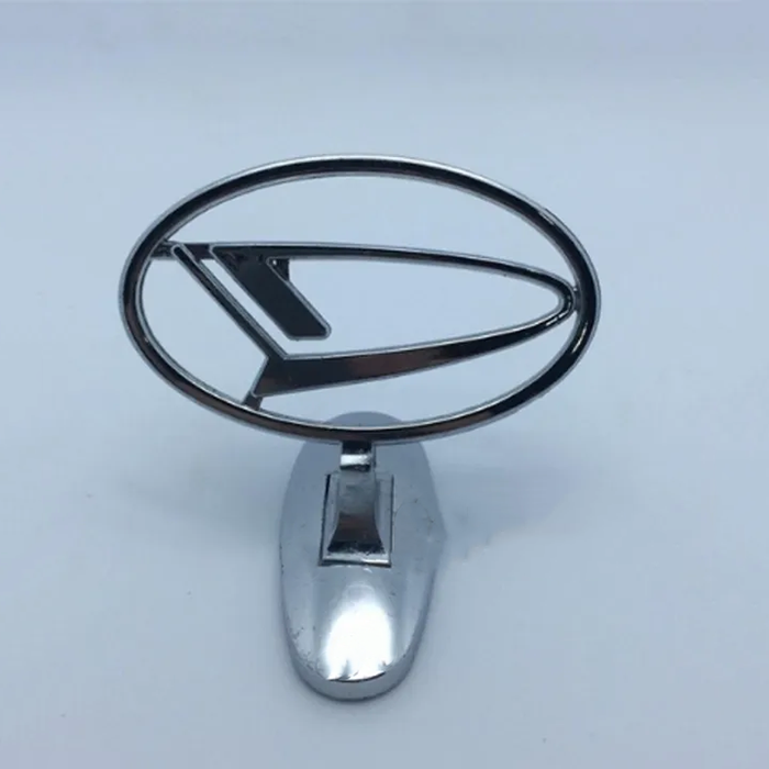 Емблема приціл на капот Daihatsu Хром на скотчі (сплав), фото 1