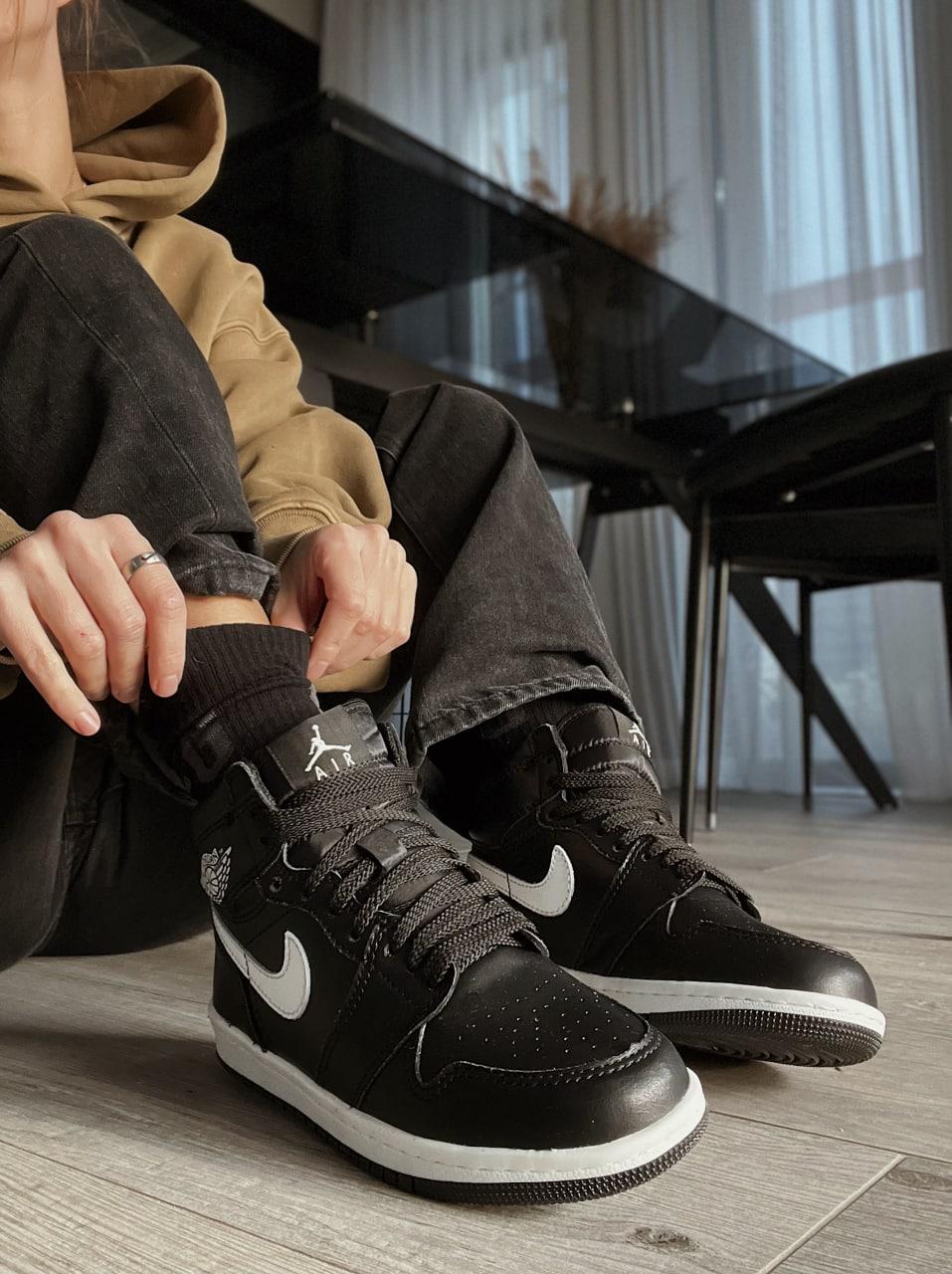 Чоловічі зимові кросівки Nike Air Jordan 1 Mid Black White (чорні) високі спортивні на хутрі art ALL05169 vkross