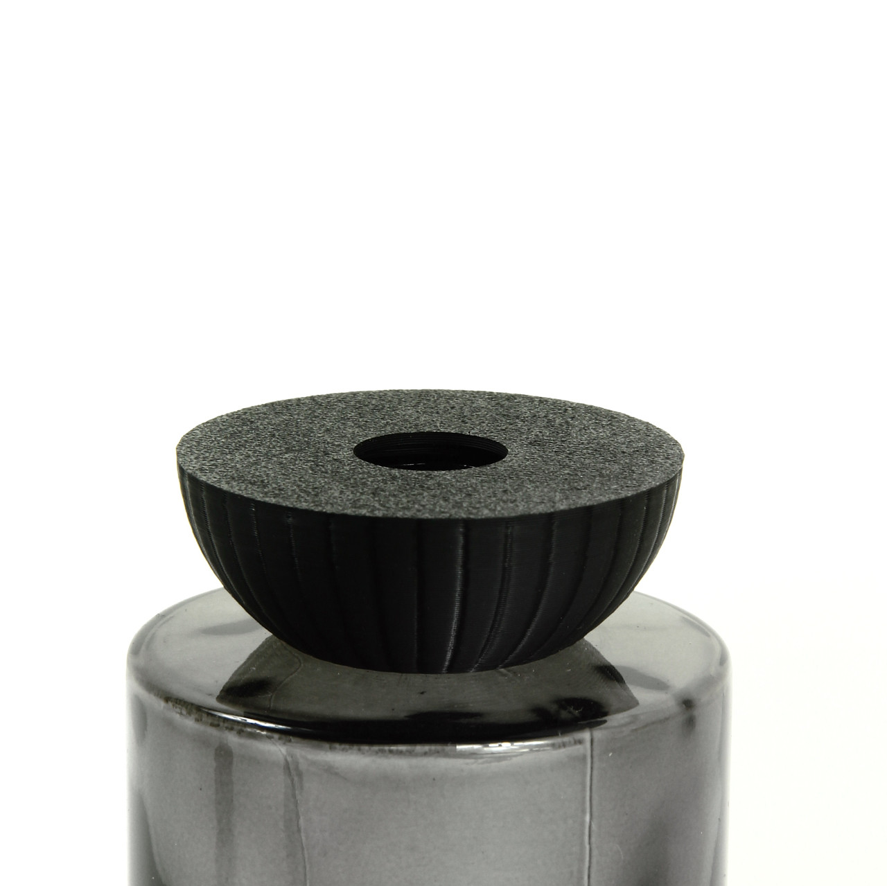 Кришка для дифузора чорна, на горлечко 28 мм
