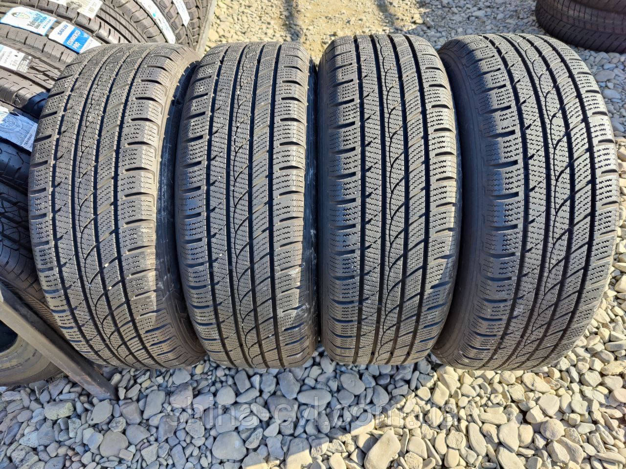 Зимові шини 215 65 r16 98H Minerva Ice-Plus S220