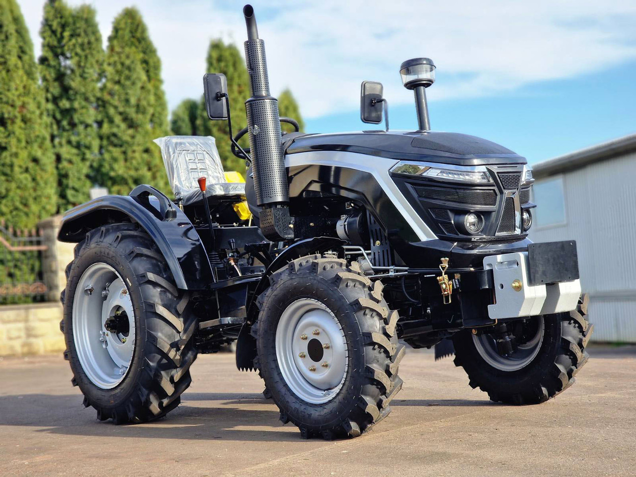 Міні-трактор TERRA FORCE 3254HX на двигуні КМ385, широкі шини, прижимна гідравліка