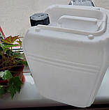 Каністра пластикова б/у для технічних рідин 20л універсальна якісна щільна має гумову прокладку під кришкою та розмітку в літрах, фото 7