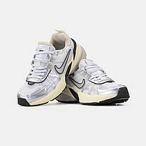 Кросівки Nike V2K Runtekk Summit White Metallic Silver / Найк В2К Рантек Самміт Білі із Сріблястим та Бежевим, фото 6
