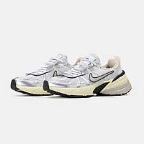 Кросівки Nike V2K Runtekk Summit White Metallic Silver / Найк В2К Рантек Самміт Білі із Сріблястим та Бежевим, фото 5