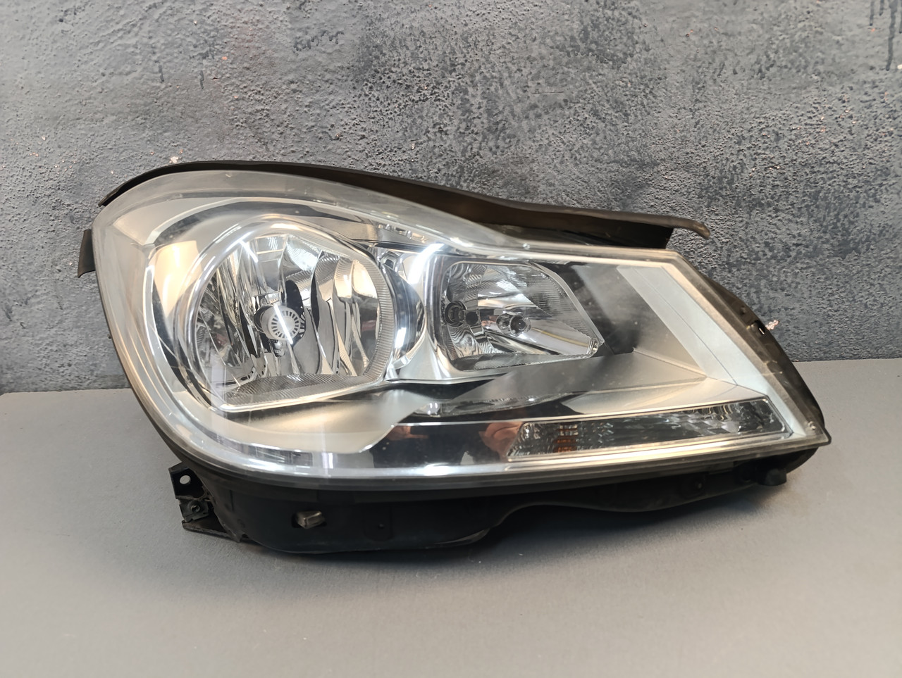 Mercedes W204 C-class рестайлінг Фара права галоген A2048205259