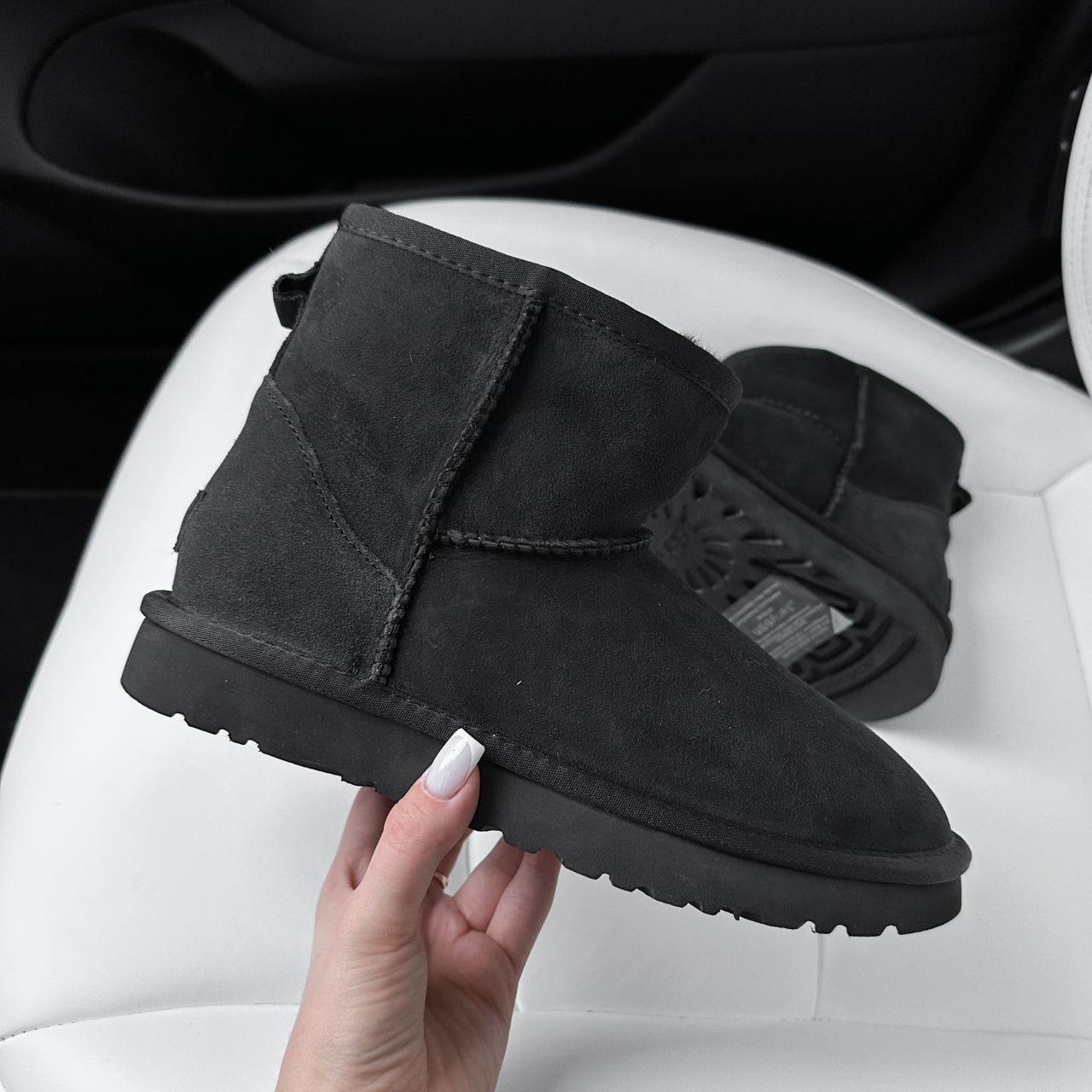 Зимові Жіночі Черевики UGG Classic Mini Black / УГГ Классик Мини Черные