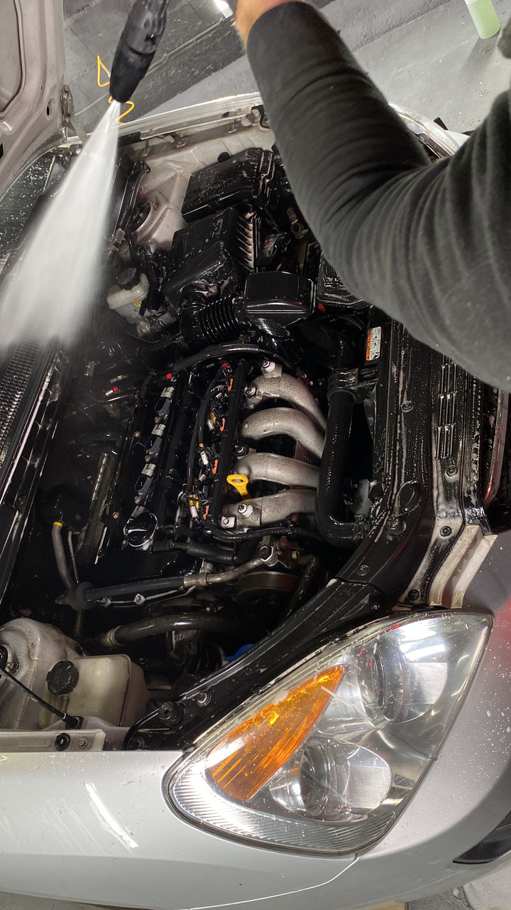 Послуги детейлінгу. Мийка моторного відсіку міста Миколаїв.