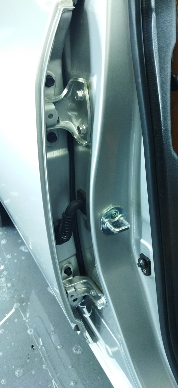 Послуги детейлінгу. Обробка ущільнювачів силіконом города Николаев, Корабельний район