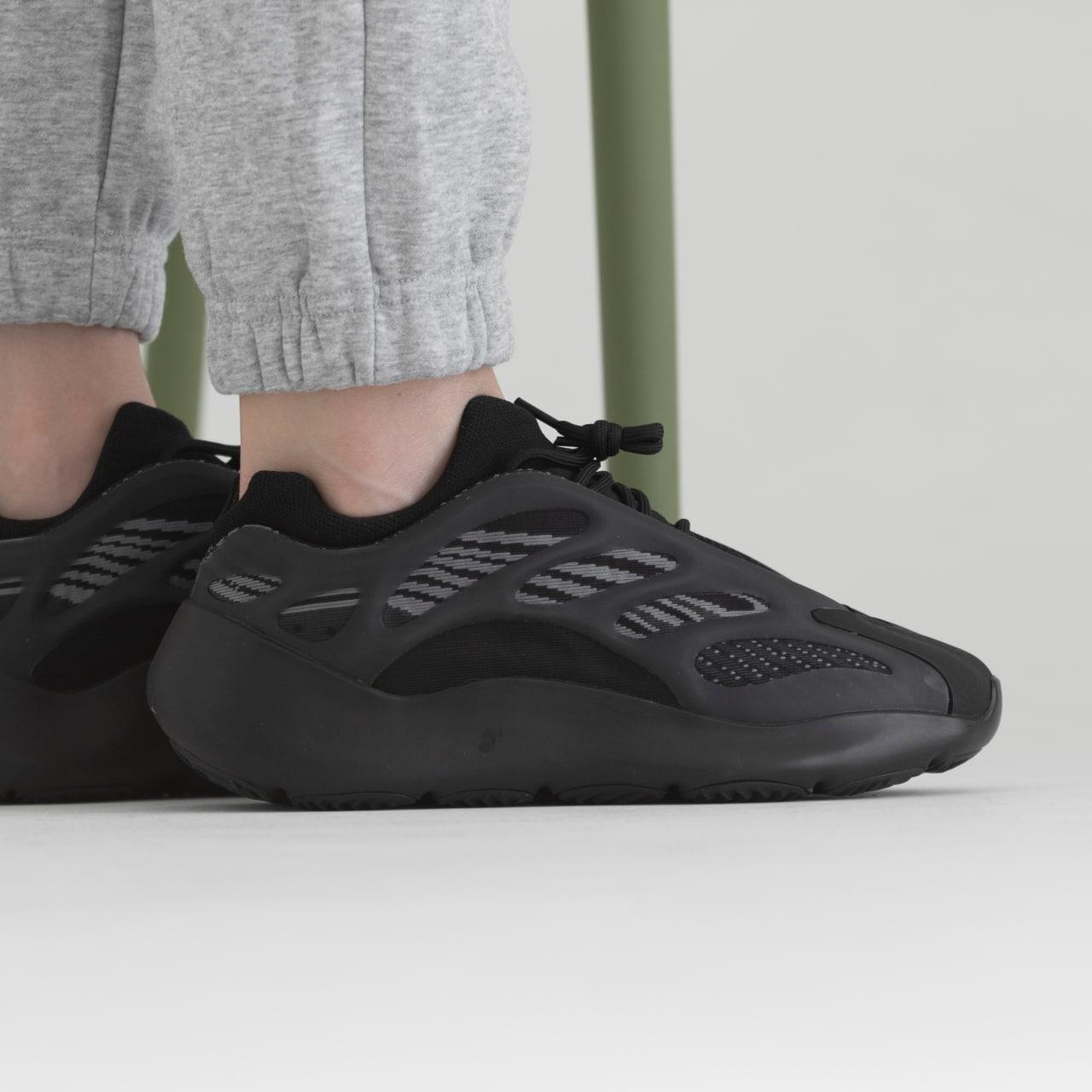 Кросівки Adidas Yeezy Boost 700 v3 Alvah Black Grey / Адідас Ізі Буст 700 в3 Алва Чорні з Сірим