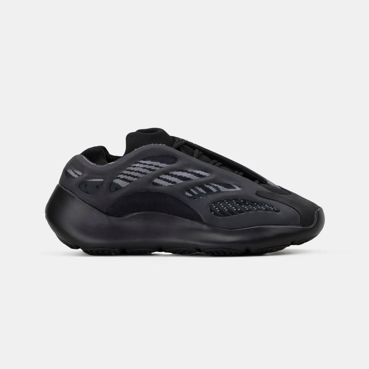 Кросівки Adidas Yeezy Boost 700 v3 Alvah Black Grey / Адідас Ізі Буст 700 в3 Алва Чорні з Сірим