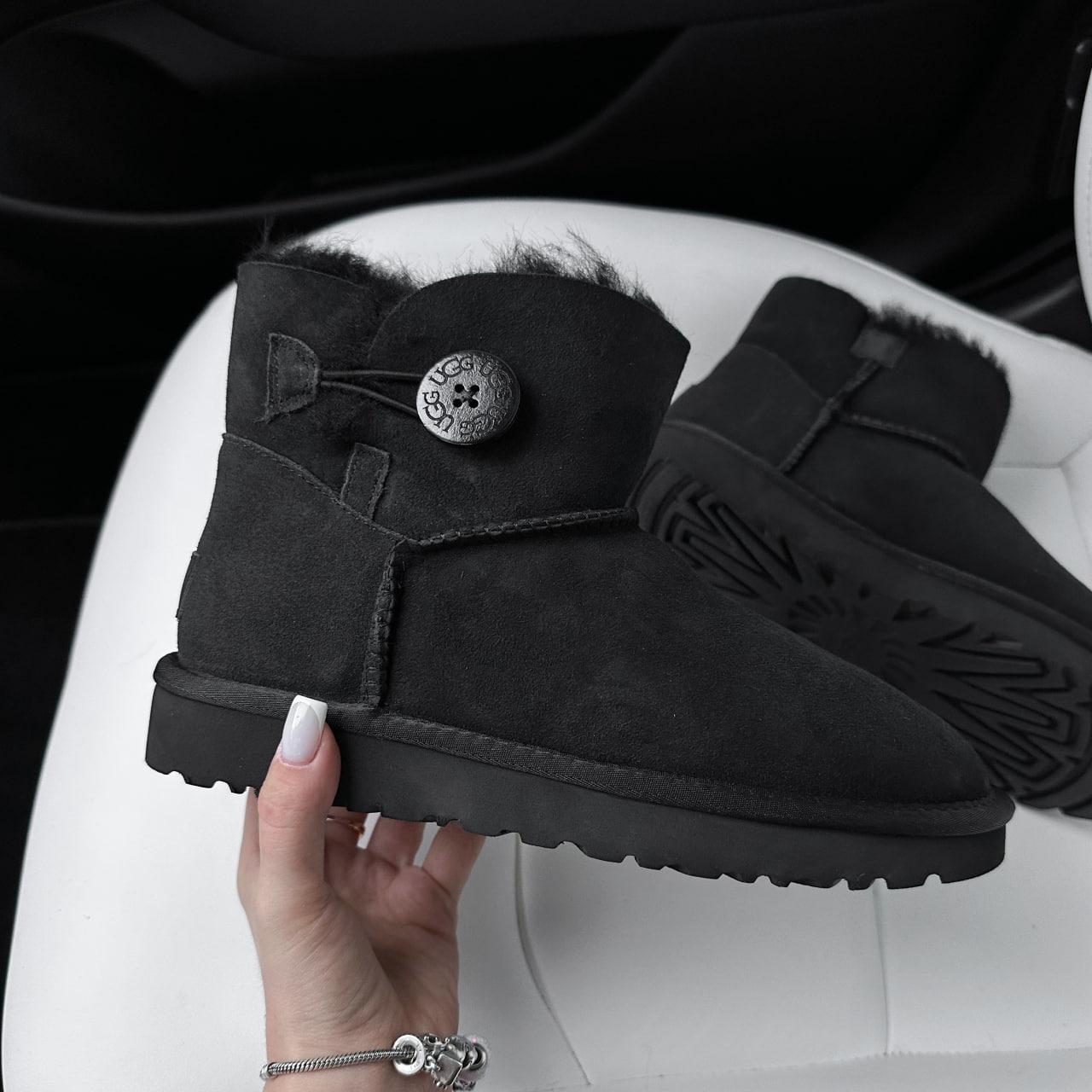 Зимові Жіночі Черевики UGG Classic Mini Bailey Button Black / УГГ Класік Міні Бейлі Баттон Чорні