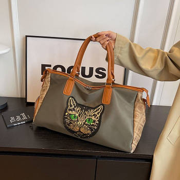 Сумка оливкова спортивна дорожня на блискавці з довгим ремінцем принт Кіт Ares