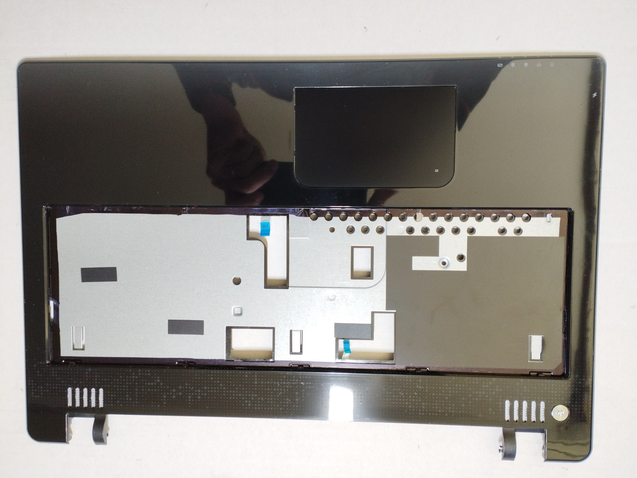 Novatech C15B DNS C15B Medion Akoya P6647 P6648 E6420T Корпус C (топкейс, середня частина) 13N0-CNA0321 б/у, фото 1