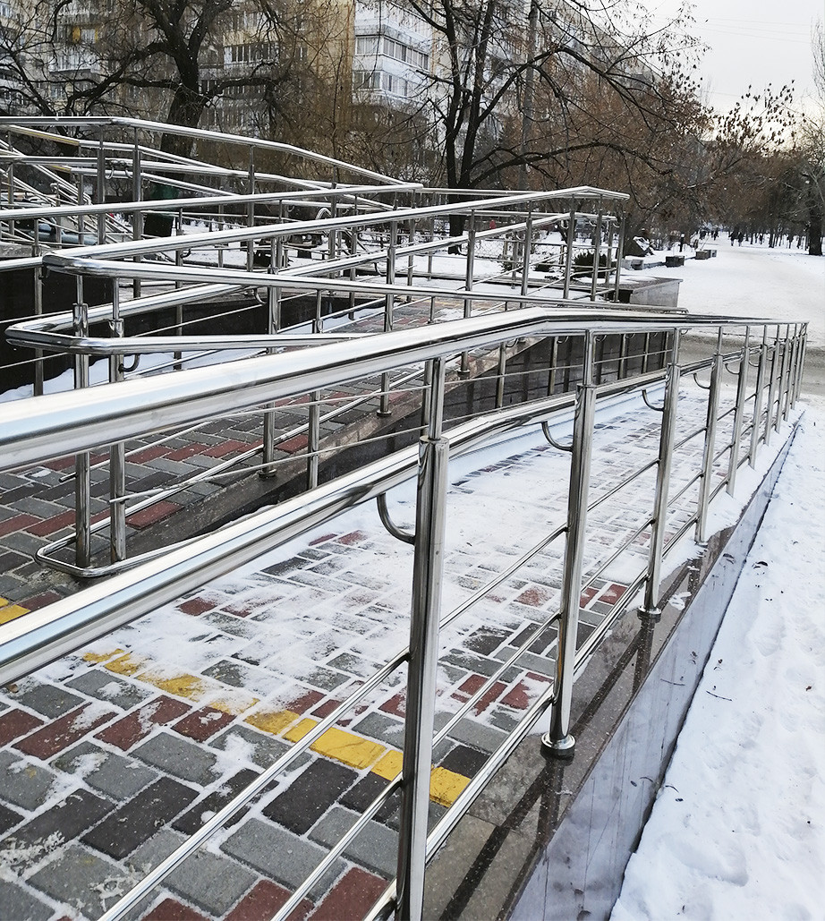 Огородження пандуса з нержавіючої сталі AISI 304, поруч Ø 38 мм, стійка Ø 38 мм, 2 ригелі Ø16 мм, Чугуїв