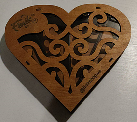 Коробка серце зі стрілою для сухофруктів та горішків