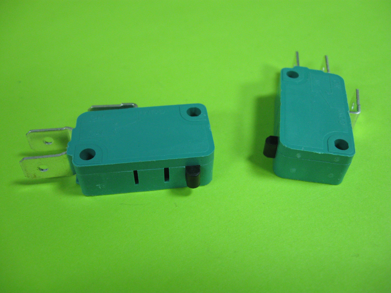 Мікроперемикач ON-(ON) 5A 125/250VAC MSW-01B KW3-0Z-2