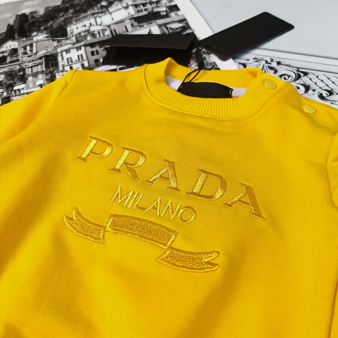 Дитячий жовтий прогулянковий костюм Прада для новонароджених