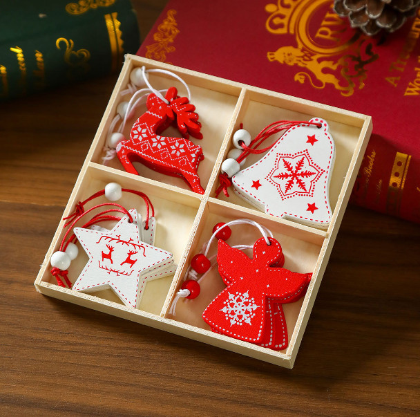 Ялинкові прикраси, іграшки з новорічними мотивами, дерев’яні. Набір 12 штук