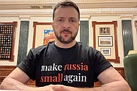 Футболка як у Зеленського "make russia small again" зробимо росію маленькою знову