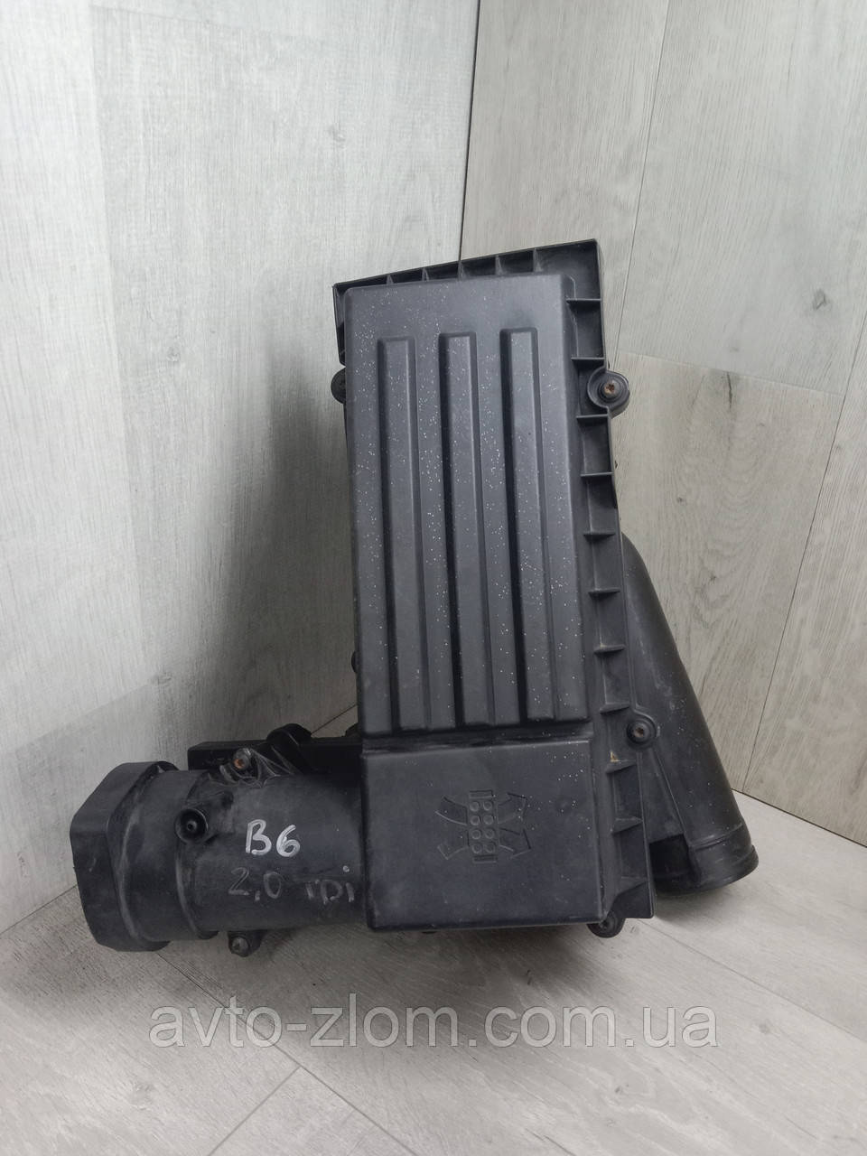 Корпус повітряного фільтра Volkswagen Passat B6 Пасат Б6 2.0TDI. 3C0129607AG., фото 1