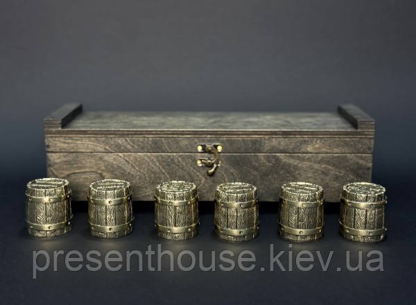 Набір подарункових чарок із бронзи. «Бочка» 6 чарок з ножем у кейсі з натурального дерева, фото 1