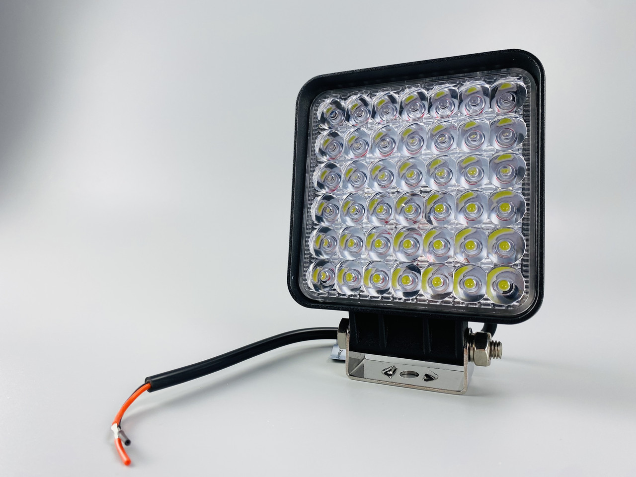 Фара квадратна 126W (42 led діода) IP67 led chip 3030, алюмінієвий корпус, кріплення, фото 1