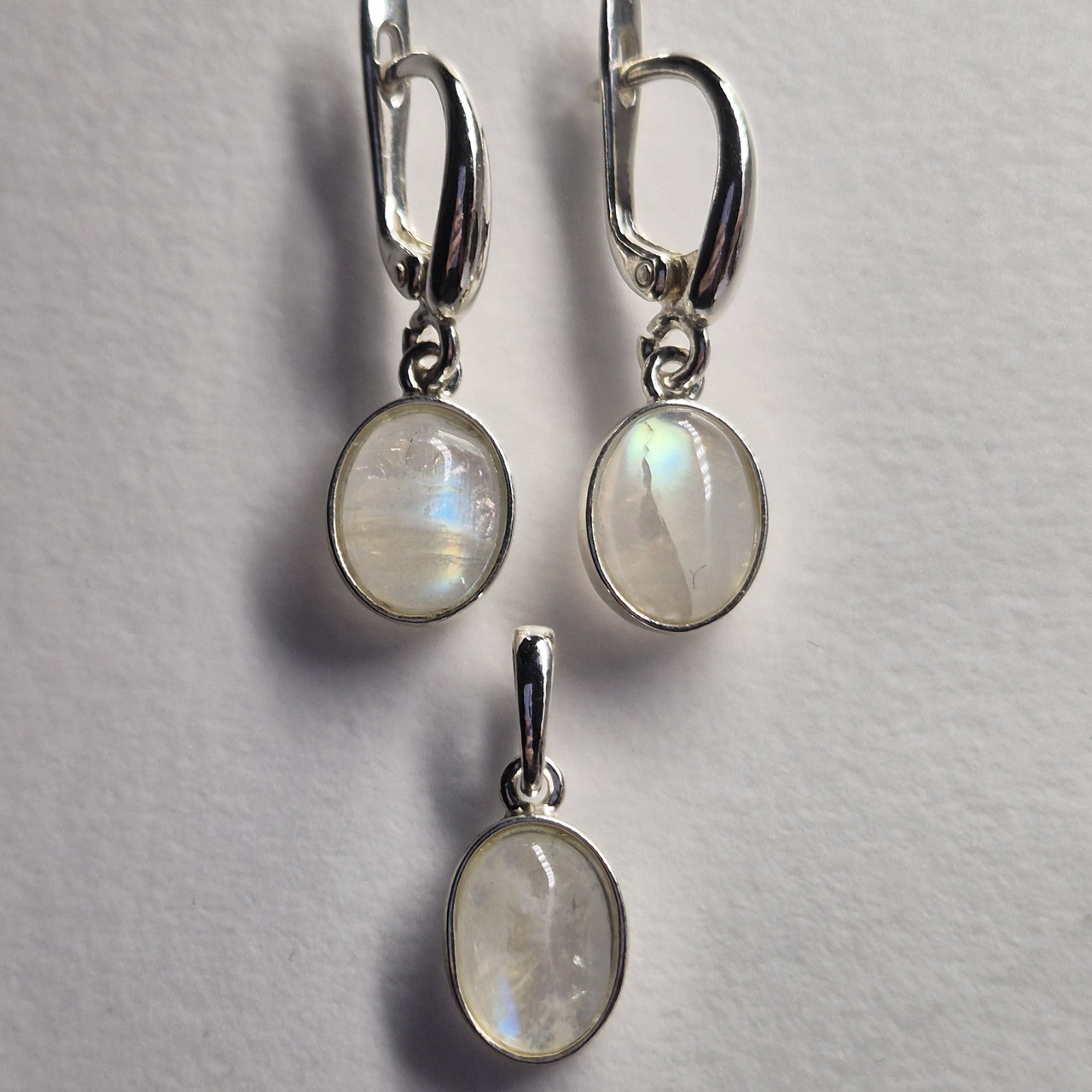 Комплект срібний жіночий з натуральними місячними каменями (сережки, кулон), фото 1