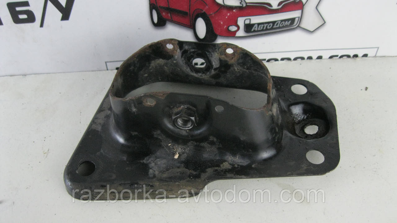Кронштейн кріплення лівого важеля VW Touran (03-10), OE: 1K0505129J