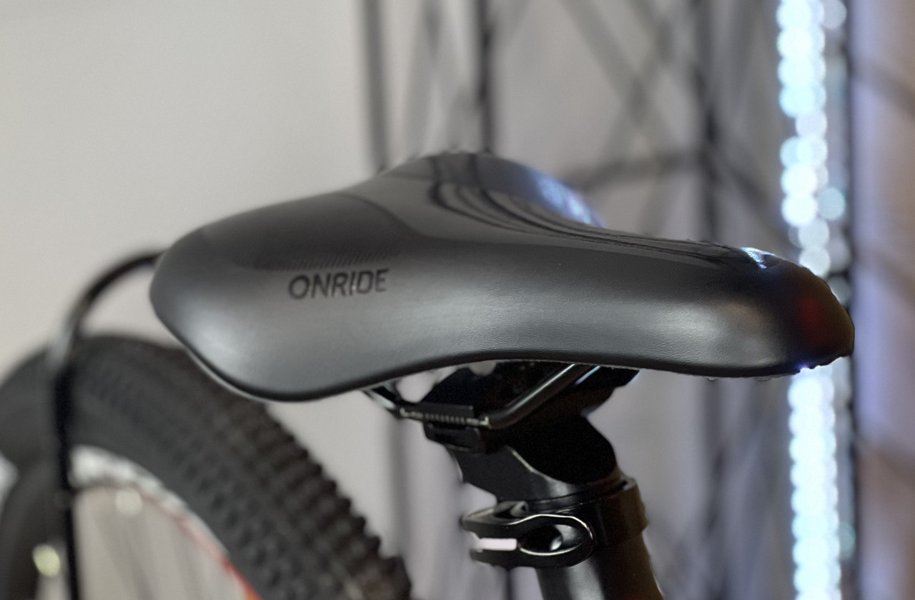 Сідло для велосипеда ONRIDE Heron V-Memo сталеві рамки чорний 278х154мм