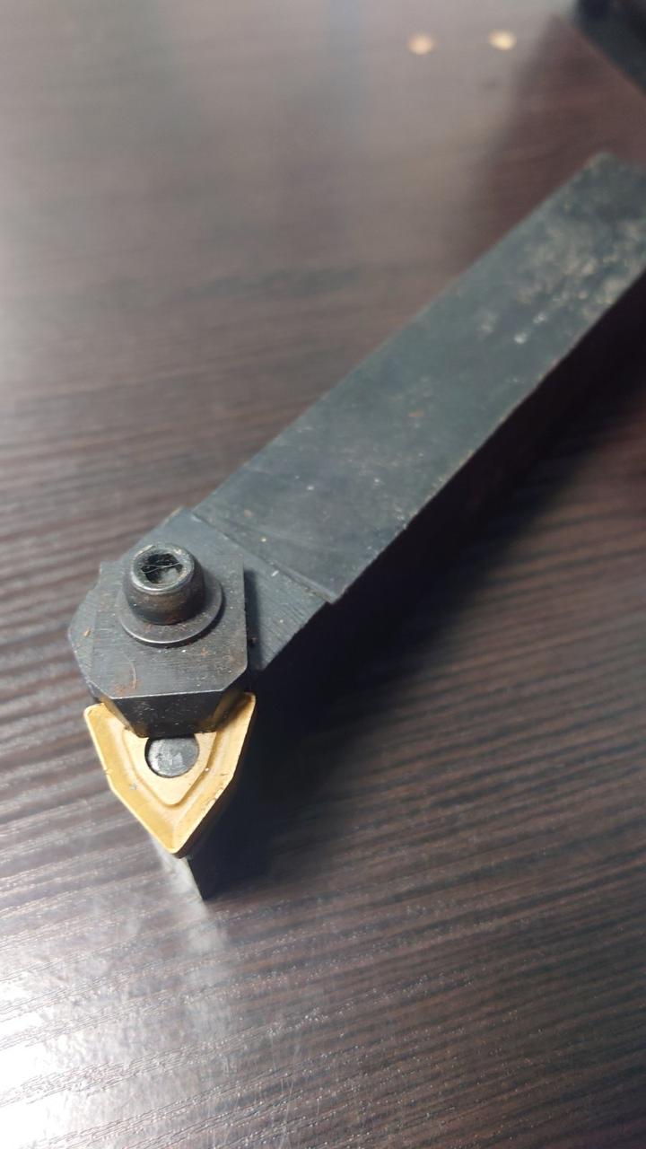 Різець прохідний з мех. кріп. ламанної тригранної  пл-ни MWLNR 4032 R 12