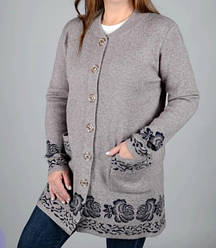 Жіноча кофта кардиган колір капучино з квітковими візерунками розмір 50-58