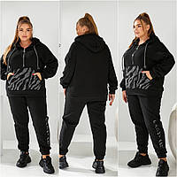 Теплый женский модный спортивный костюм на флисе со стразами , красивая кофта и штаны с манжетом 48-58 черный