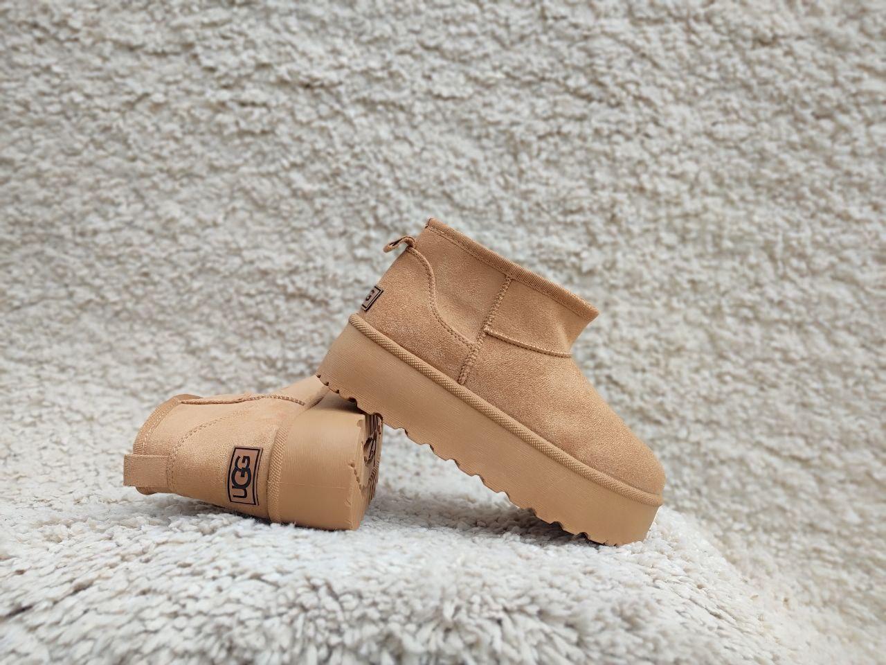Уги UGG короткі зимові черевички теплі РИЖІІ КОРІЧНІ CAMEL на високій підошві екозамша жіночі