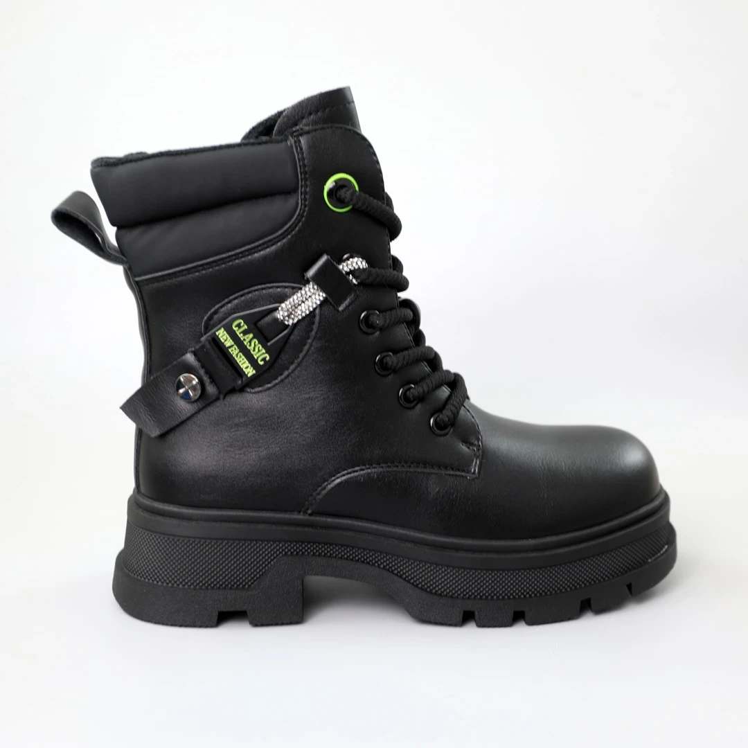 Дитячі зимові черевики у чорному кольорі утеплені хутром на гумовій підошві, фото 1