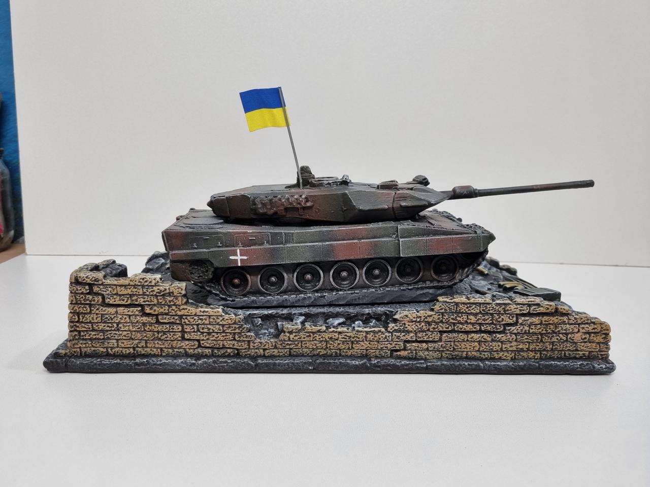 Статуетка "Leopard 2A6" 2