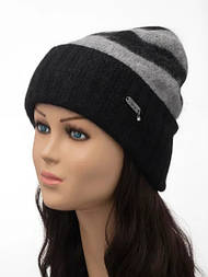 В'язана ангорова шапка