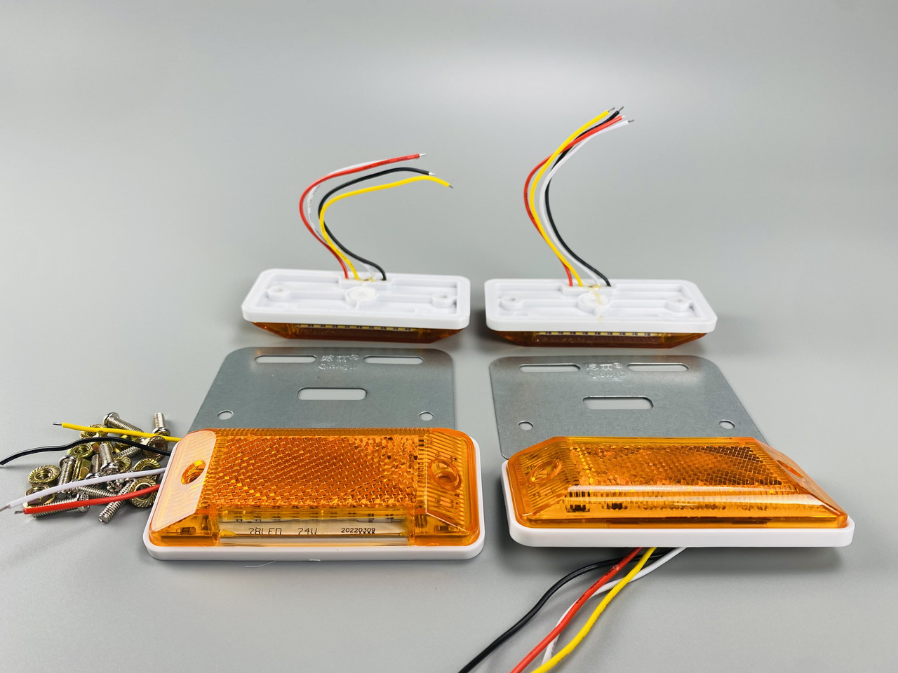 Ліхтар габаритний світлодіодний LED задній бічний 24V помаранчеве світло габаритки на авто універсальні, фото 1