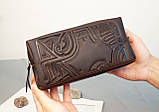 Велика чоловіча шкіряна косметичка коричнева з тисненням Плин Часу, фото 2