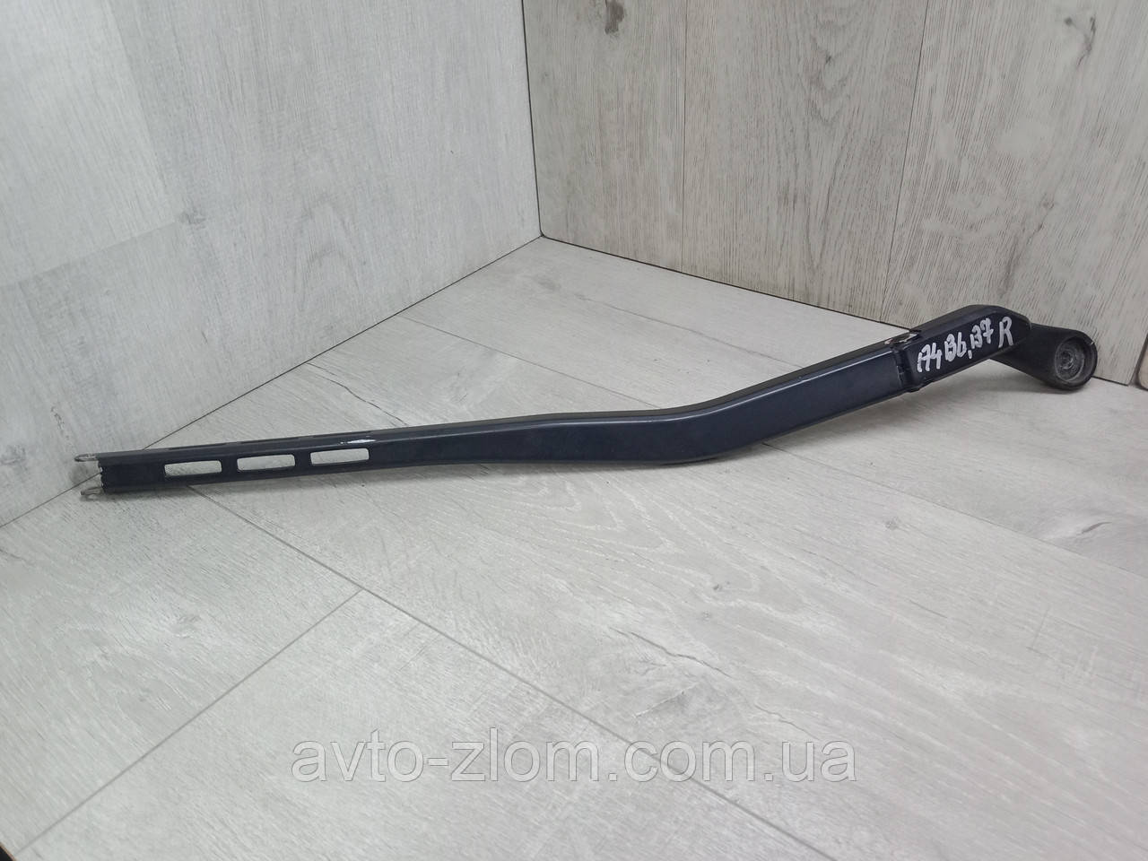 Утримувач переднього двірника Audi A4 B6, B7. Ауді А4 Б6, Б7. Правий. 8E1955408A., фото 1
