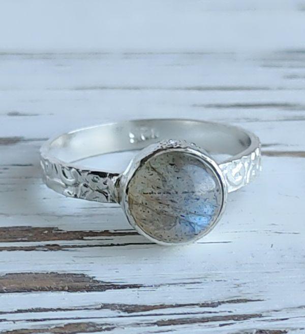 Срібне кільце з лабрадором 7х7 мм 18 розміру, фото 1