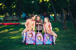 Валізи дитячі текстильні і пластикові набори