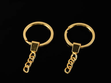 Пласке кільце з ланцюжком. Колір "золото". 30мм.