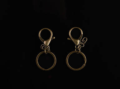 Кільце з ланцюжком і карабіном. Колір "стара латунь". 90мм