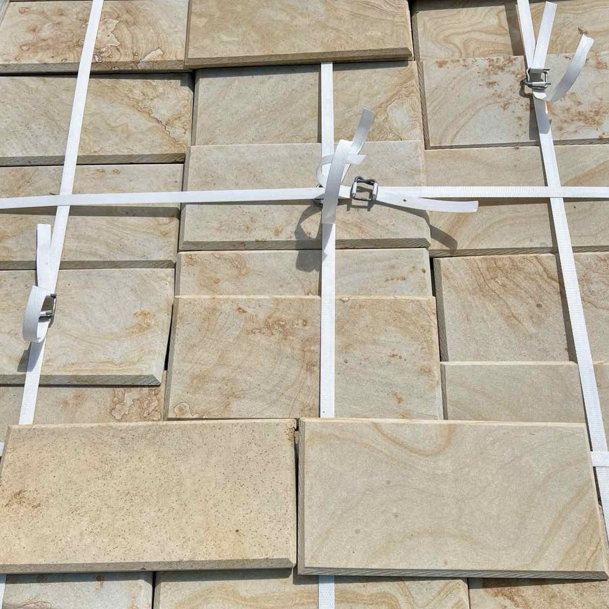 Фасадна плитка з фаскою 15*30*2 з натурального каменю піщаника для цоколя, фасаду, облицювання будинку, фото 1