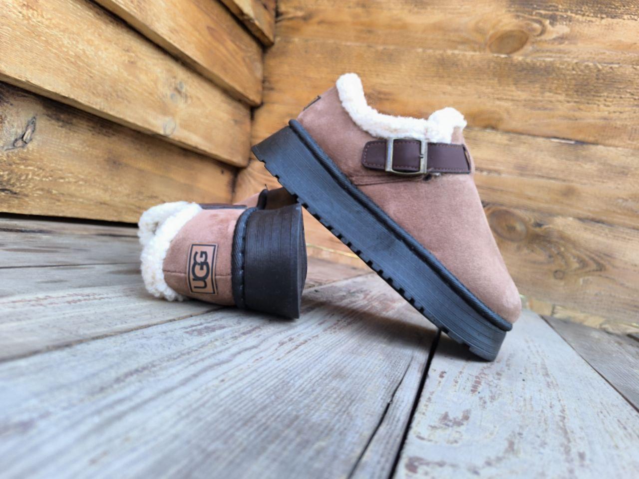 Уги-тапки UGG короткі CAMEL з ремінцем на високій підошві  з утепленою устілкою жіночі