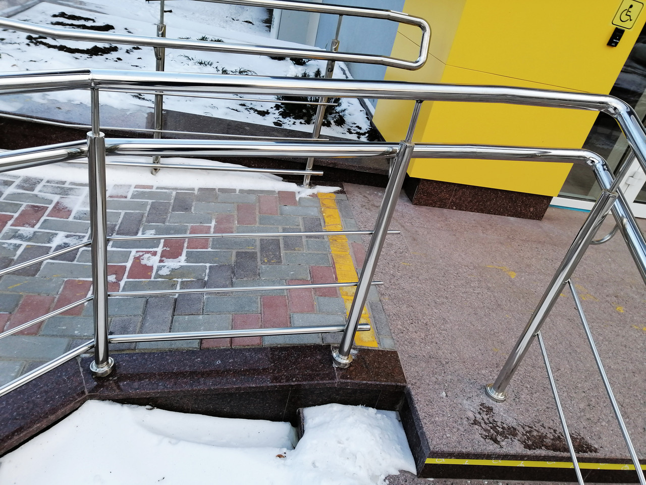 Огородження пандуса з нержавіючої сталі AISI 304, поручень Ø 38 мм, стійка Ø32 мм, 2 ригелі Ø16 мм, Львів