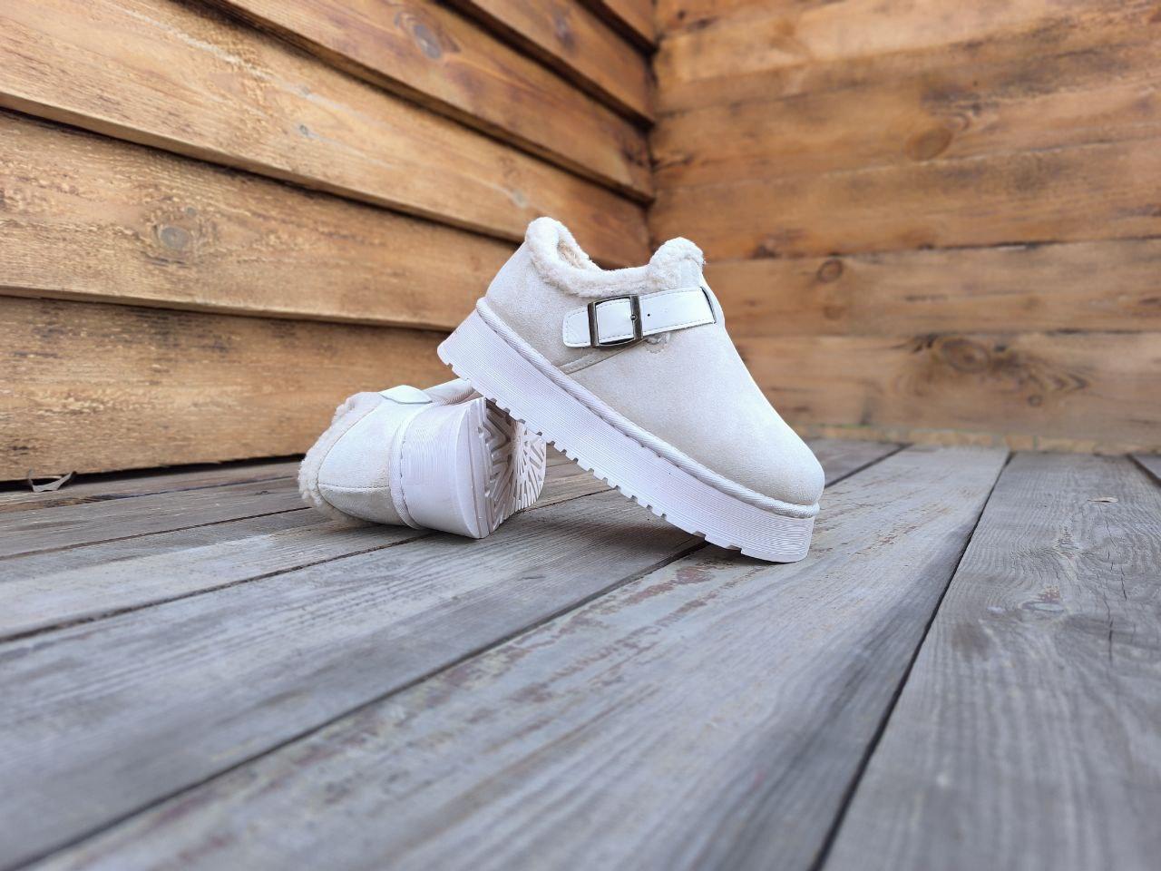 Угги-тапки короткие БЕЖЕВЫЕ BEIGE с ремешком на высокой подошве  с утепленной стелькой женские