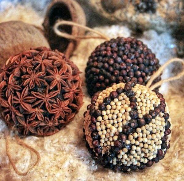 Декорування пінопластової кулі прянощами