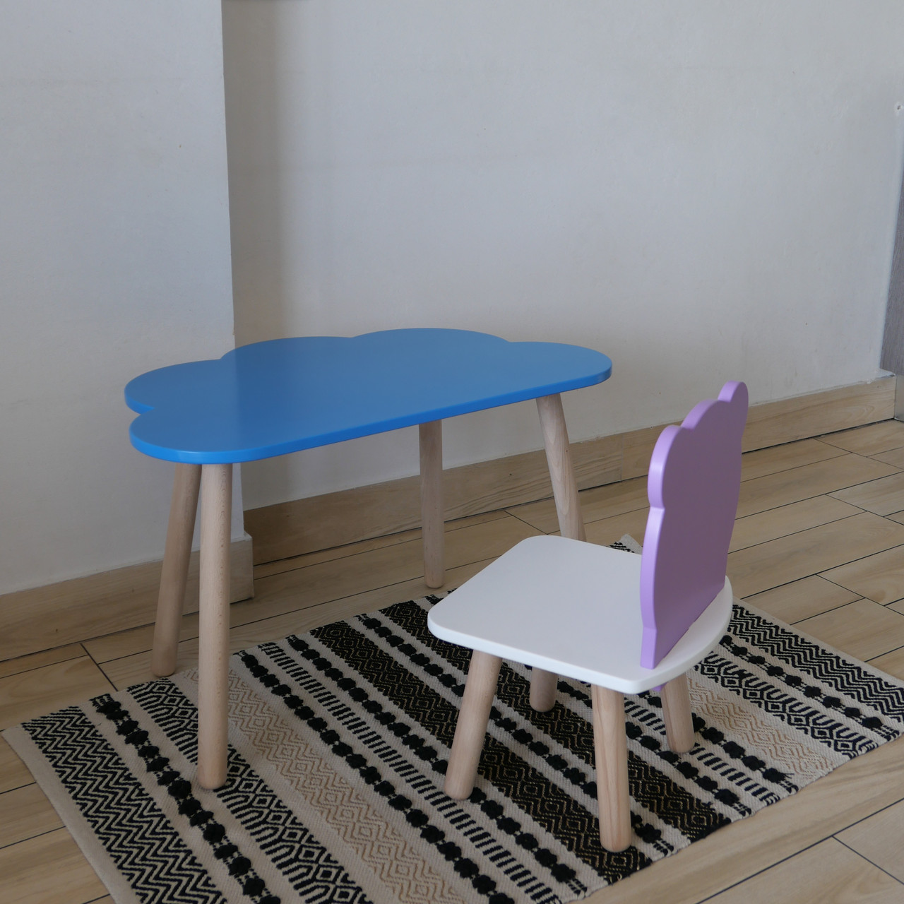 Комплект дитячий стіл блакитний хмаринка та стілець білий бузковий Ведмідь. Для діток 1-ї групи зрост 93-116см, фото 1